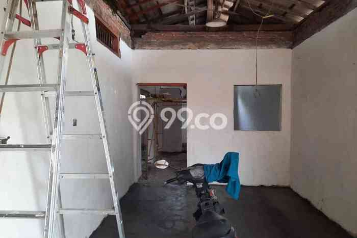 LOKASI PREMIUM! Gudang Kawasan Waru, Luas 250m2m², Jalan Utama LOKASI PREMIUM! Gudang Kawasan Waru, Luas 250m2m², Jalan Utama