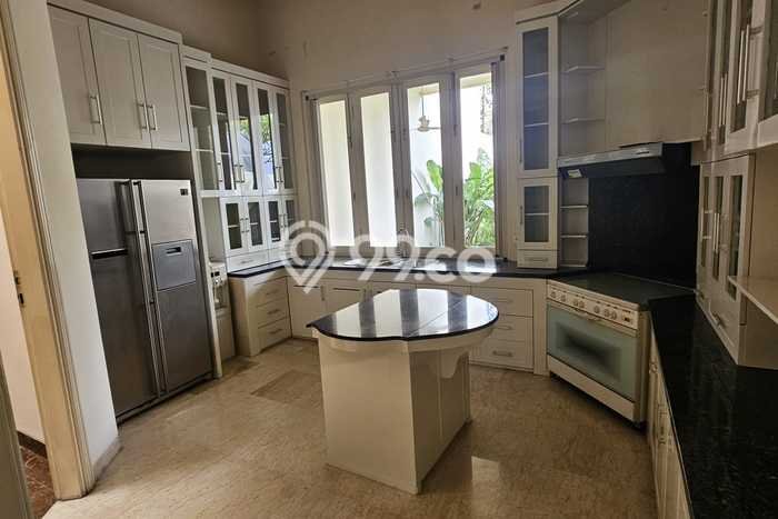 Rumah Nyaman 6 KT LB 800m2 Kondisi Bagus di Kemang Rumah Nyaman 6 KT LB 800m2 Kondisi Bagus di Kemang