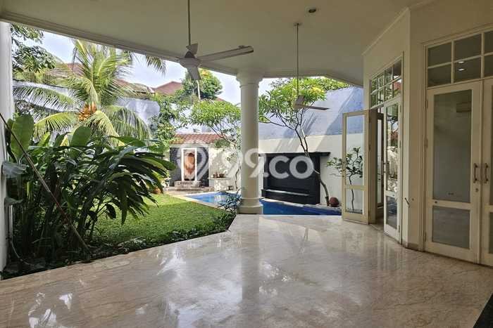 Rumah Nyaman 6 KT LB 800m2 Kondisi Bagus di Kemang Rumah Nyaman 6 KT LB 800m2 Kondisi Bagus di Kemang