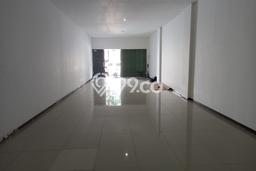 LOKASI PREMIUM! Ruko Area Komersial Kawasan , Luas 300m2m², Siap Operasional LOKASI PREMIUM! Ruko Area Komersial Kawasan , Luas 300m2m², Siap Operasional