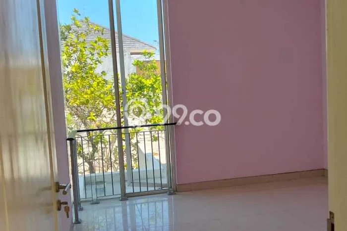 Disewakan Rumah Murah di Pakuwon City Surabaya Punya 5 KT Disewakan Rumah Murah di Pakuwon City Surabaya Punya 5 KT