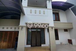 Rumah Nyaman area Dharma Husada, Surabaya, Luas 300m2m² LB 425m2m² Rumah Nyaman area Dharma Husada, Surabaya, Luas 300m2m² LB 425m2m²