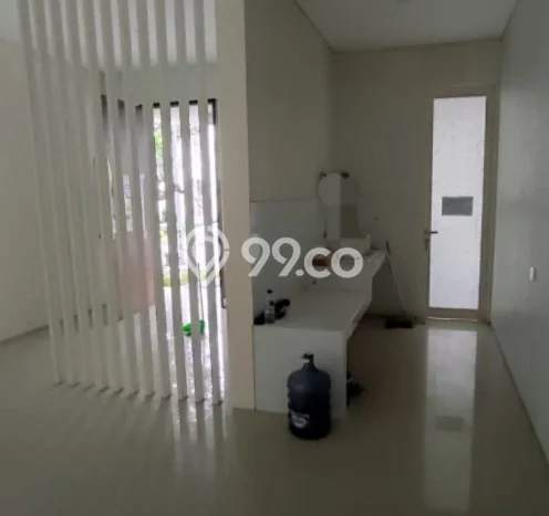 Disewakan! Rumah 4 Kamar Tidur &
2 Kamar Mandi di Citraland, Surabaya Disewakan! Rumah 4 Kamar Tidur &
2 Kamar Mandi di Citraland, Surabaya