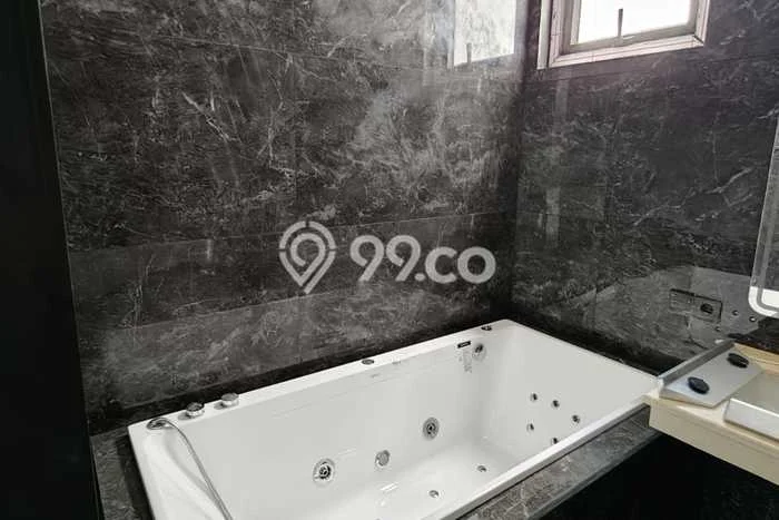 Rumah Elit Modern Tanpa Renovasi di Pakuwon Indah Surabaya Rumah Elit Modern Tanpa Renovasi di Pakuwon Indah Surabaya
