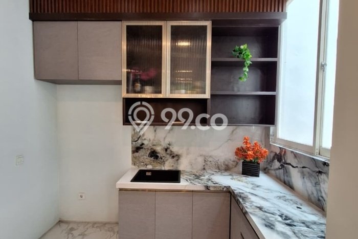 Rumah Elit Modern Tanpa Renovasi di Pakuwon Indah Surabaya Rumah Elit Modern Tanpa Renovasi di Pakuwon Indah Surabaya