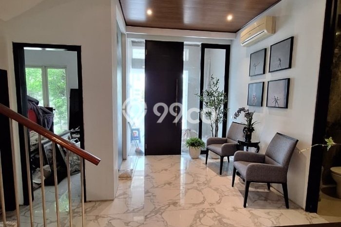 Rumah Elit Modern Tanpa Renovasi di Pakuwon Indah Surabaya Rumah Elit Modern Tanpa Renovasi di Pakuwon Indah Surabaya
