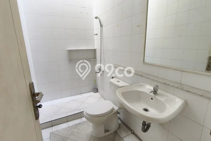Rumah Nyaman di , 3 KM, Lingkungan Strategis, LT 60m2m² Bangunan 150m2m² Rumah Nyaman di , 3 KM, Lingkungan Strategis, LT 60m2m² Bangunan 150m2m²