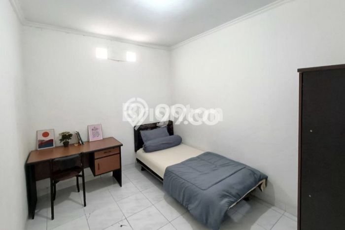 Unit Komersial Dijual di Jakarta Barat LT 243m2 & LB 600m2 Unit Komersial Dijual di Jakarta Barat LT 243m2 & LB 600m2