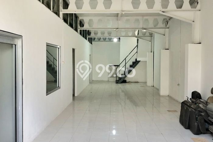 PRIME LOCATION! Kantor di Wonocolo, Luas 400m2m², Area Bisnis, Lokasi Premium PRIME LOCATION! Kantor di Wonocolo, Luas 400m2m², Area Bisnis, Lokasi Premium