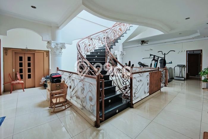 Rumah Elit LB 1400m2 Siap Pakai Desain Elegan di Sunter, Jakarta Utara Rumah Elit LB 1400m2 Siap Pakai Desain Elegan di Sunter, Jakarta Utara