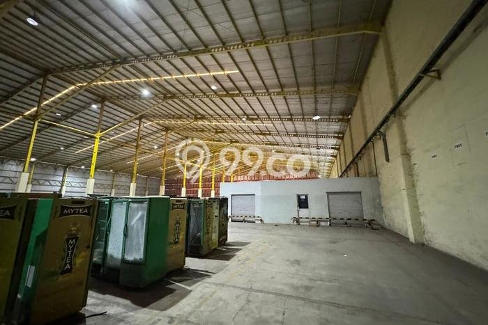 Jual Gudang Area Bisnis di Cikarang, Luas 11000m², Jalan Utama Jual Gudang Area Bisnis di Cikarang, Luas 11000m², Jalan Utama