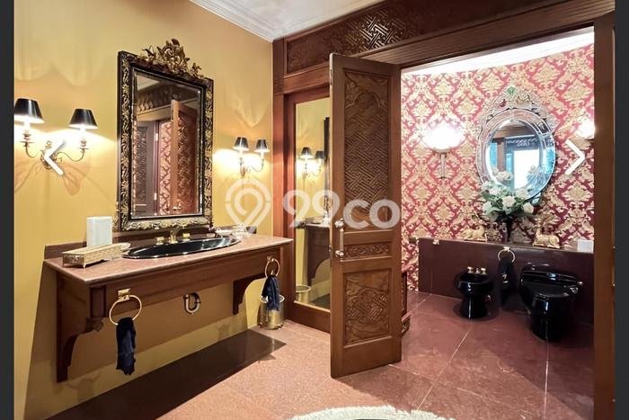 Dijual Rumah Mewah Megah Dengan View Eksklusif di Simprug, Jakarta Selatan Dijual Rumah Mewah Megah Dengan View Eksklusif di Simprug, Jakarta Selatan