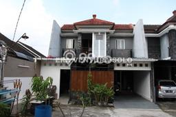 For Sale Rumah 6 Kamar Lokasi Ideal Bagus dan Strategis di Colomadu For Sale Rumah 6 Kamar Lokasi Ideal Bagus dan Strategis di Colomadu