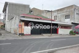 Rumah Asri 2 KT di Pasar Kliwon, Solo - LT 320m2m² Rumah Asri 2 KT di Pasar Kliwon, Solo - LT 320m2m²