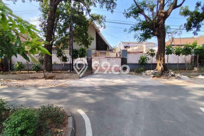 Bisa KPR! Rumah Laweyan, Surakarta, LT 860m2m² Bangunan 400m2m² Bisa KPR! Rumah Laweyan, Surakarta, LT 860m2m² Bangunan 400m2m²