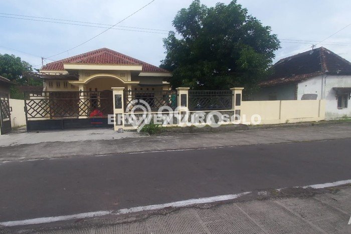 Rumah LT 986m2m² Desain Minimalis di Ngemplak, Dekat Pusat Kota, Boyolali Rumah LT 986m2m² Desain Minimalis di Ngemplak, Dekat Pusat Kota, Boyolali