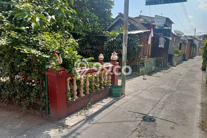 Rumah EXCLUSIVE! area Laweyan, Surakarta, LT 326m2m² LB 180m2m², BISA KPR Rumah EXCLUSIVE! area Laweyan, Surakarta, LT 326m2m² LB 180m2m², BISA KPR