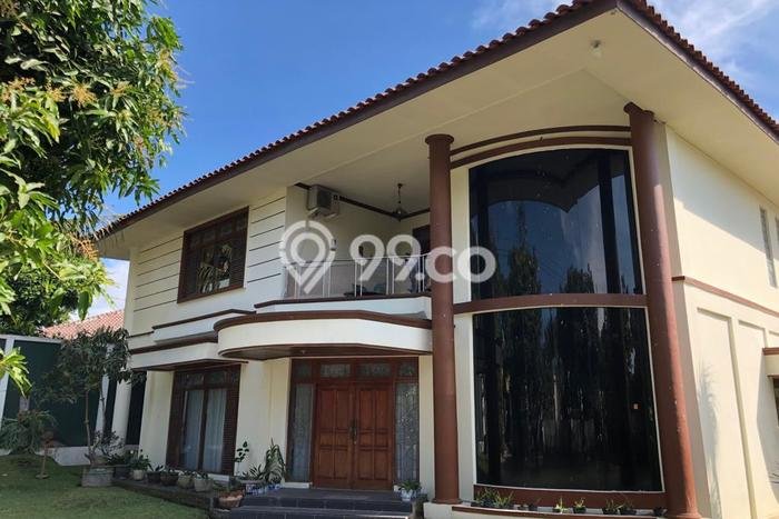 BEST DEAL! Rumah Untuk Investasi area Laweyan, LT 2239m2m² LB 1500m2m² BEST DEAL! Rumah Untuk Investasi area Laweyan, LT 2239m2m² LB 1500m2m²
