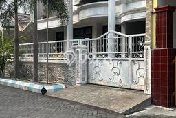 Lokasi strategis! Rumah siap huni dikontrakkan di Sidoarjo LB 360m2 Lokasi strategis! Rumah siap huni dikontrakkan di Sidoarjo LB 360m2