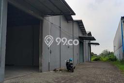 Gudang Komersial Dijual di Tulangan Sidoarjo LT 300m2 & LB 300m2 Gudang Komersial Dijual di Tulangan Sidoarjo LT 300m2 & LB 300m2