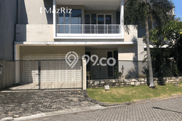 Rumah Luxury Modern Tanpa Renovasi di Graha Surabaya Rumah Luxury Modern Tanpa Renovasi di Graha Surabaya