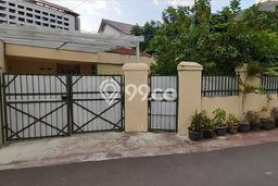 Ready to Use! Luxury House LT 300m2 Desain Modern di Menteng Dalam Ready to Use! Luxury House LT 300m2 Desain Modern di Menteng Dalam