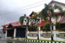 FEATURED! Rumah Nyaman di Manyar, Luas 553m2m² LB 553m2m² FEATURED! Rumah Nyaman di Manyar, Luas 553m2m² LB 553m2m²