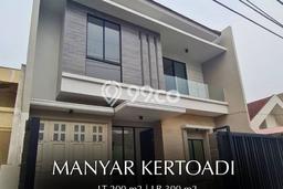Rumah Elit LB 300m2 Siap Huni Desain Elegan di Manyar, Surabaya Rumah Elit LB 300m2 Siap Huni Desain Elegan di Manyar, Surabaya