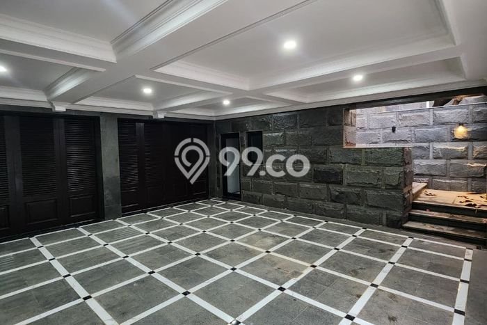 Sewa Rumah Nyaman LT 350m2 / LB 430m2 di Pondok Indah, Jakarta Selatan Sewa Rumah Nyaman LT 350m2 / LB 430m2 di Pondok Indah, Jakarta Selatan