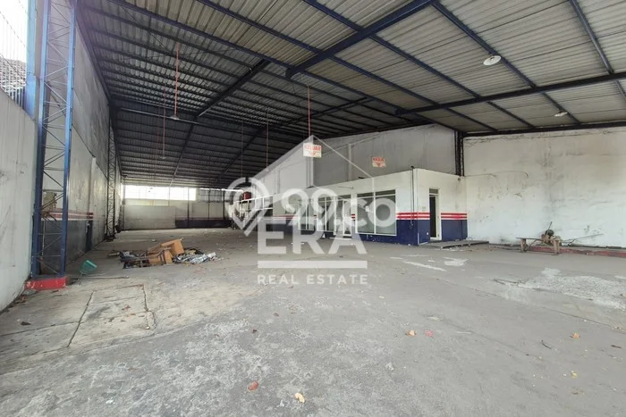LOKASI BISNIS! Gudang Disewakan Kawasan , Luas 672m2m², Jalan Utama LOKASI BISNIS! Gudang Disewakan Kawasan , Luas 672m2m², Jalan Utama