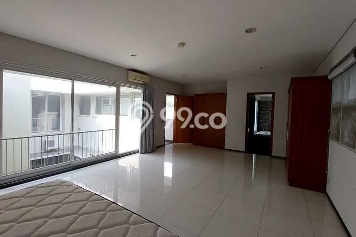 Rumah Sewa Jakarta Selatan LT 270m2 LB 400m2 Kawasan Kuningan Rumah Sewa Jakarta Selatan LT 270m2 LB 400m2 Kawasan Kuningan