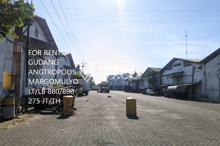 LOKASI STRATEGIS! Gudang Kawasan Margomulyo, Luas 690m2m², Area Berkembang LOKASI STRATEGIS! Gudang Kawasan Margomulyo, Luas 690m2m², Area Berkembang