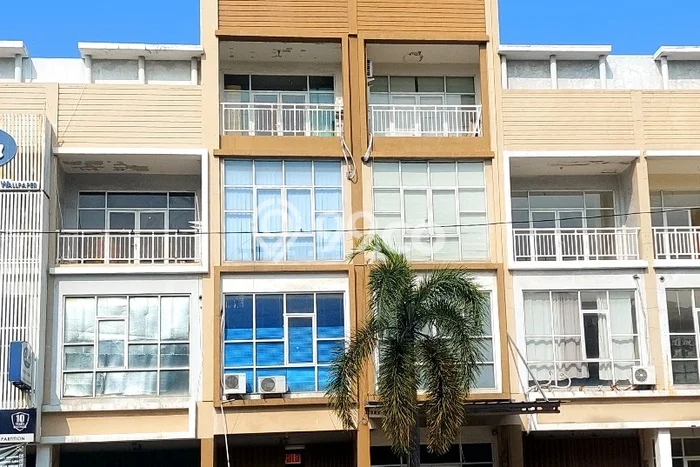 Ruko Ready di Taman Surya, Luas 240m², Kawasan Komersial Ruko Ready di Taman Surya, Luas 240m², Kawasan Komersial