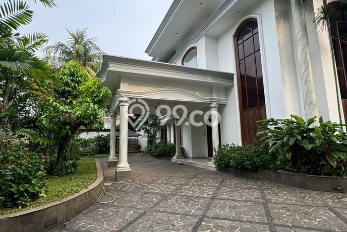 Rumah 10 Kamar Lengkap Disewakan di Menteng Harga Kompetitif Rumah 10 Kamar Lengkap Disewakan di Menteng Harga Kompetitif