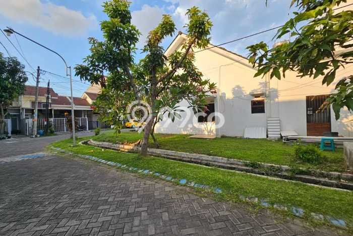 Rumah Nyaman di Gedangan, 2 KT, Area Tenang, LT 160m2m² LB 80m2m² Rumah Nyaman di Gedangan, 2 KT, Area Tenang, LT 160m2m² LB 80m2m²