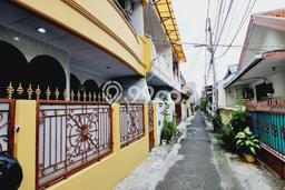Disewakan! Rumah 5 Kamar Tidur &
2 Kamar Mandi di Tanjung Duren Selatan, Jakarta Barat Disewakan! Rumah 5 Kamar Tidur &
2 Kamar Mandi di Tanjung Duren Selatan, Jakarta Barat