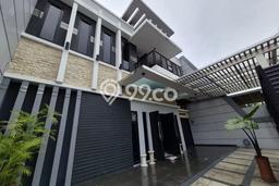 Rumah Elit LB 500m2 Siap Pakai Desain Elegan di Kertajaya, Surabaya Rumah Elit LB 500m2 Siap Pakai Desain Elegan di Kertajaya, Surabaya