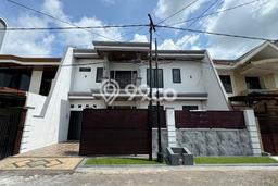 Ready to Use! Luxury House LT 150m2 Desain Modern di Manyar Ready to Use! Luxury House LT 150m2 Desain Modern di Manyar