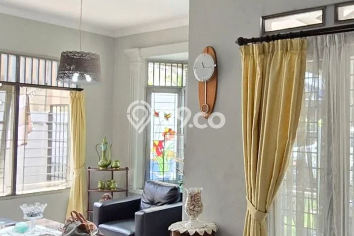 Rumah Luas Asri 3 KT Siap Pakai di Bintaro Tangerang Selatan Rumah Luas Asri 3 KT Siap Pakai di Bintaro Tangerang Selatan