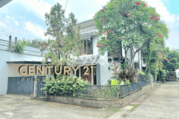 Ready to Use! Luxury House LT 242m2 Desain Modern di Lebak Bulus Ready to Use! Luxury House LT 242m2 Desain Modern di Lebak Bulus