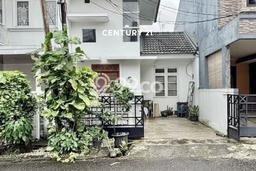Hunian Nyaman Asri 2 KT Siap Huni di Sektor 9-Bintaro Tangerang Selatan Hunian Nyaman Asri 2 KT Siap Huni di Sektor 9-Bintaro Tangerang Selatan