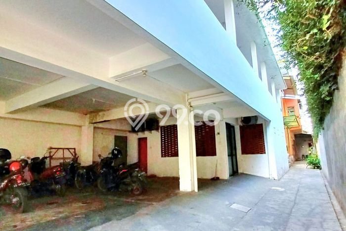 For Sale Rumah 8 Kamar Lokasi Ideal Bagus dan Strategis di Laweyan For Sale Rumah 8 Kamar Lokasi Ideal Bagus dan Strategis di Laweyan