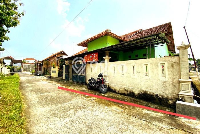 Rumah Strategis Modern Lb 180m2 di Kartasura, Sukoharjo Rumah Strategis Modern Lb 180m2 di Kartasura, Sukoharjo