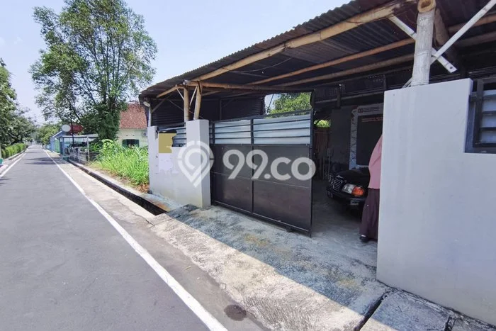 Jual Murah Rumah dengan 3 Kamar Tidur dan 1 Kamar Mandi di Kawasan Tasikmadu, Karanganyar Jual Murah Rumah dengan 3 Kamar Tidur dan 1 Kamar Mandi di Kawasan Tasikmadu, Karanganyar