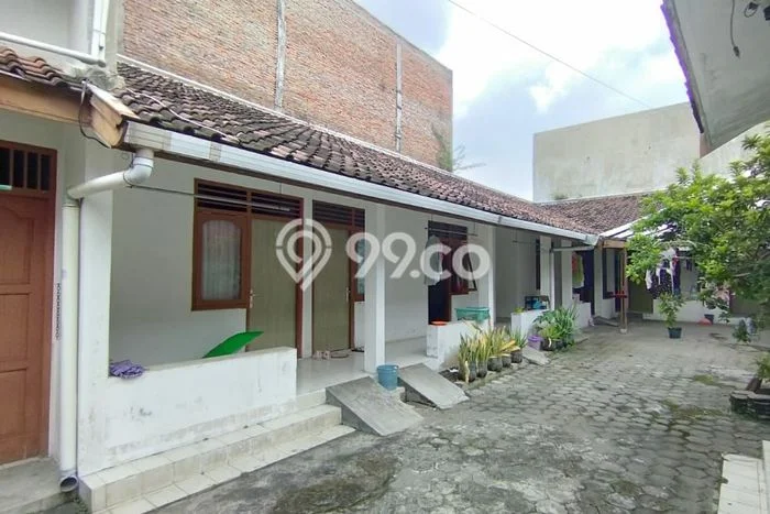 Unit Kost Dijual di Kartasura dengan 12 Kamar Tidur & Luas Bangunan 350m2 Unit Kost Dijual di Kartasura dengan 12 Kamar Tidur & Luas Bangunan 350m2