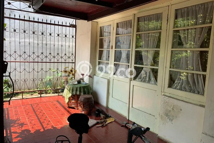 Hunian Mewah LB 200m2 Siap Huni Desain Elegan di Gatot Subroto, Bandung Hunian Mewah LB 200m2 Siap Huni Desain Elegan di Gatot Subroto, Bandung