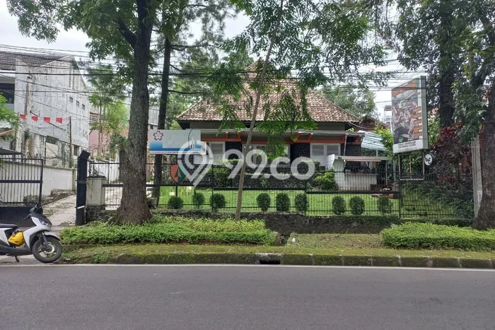 Rumah Elit LB 380m2 Siap Pakai Desain Elegan di Cipaganti, Bandung Rumah Elit LB 380m2 Siap Pakai Desain Elegan di Cipaganti, Bandung