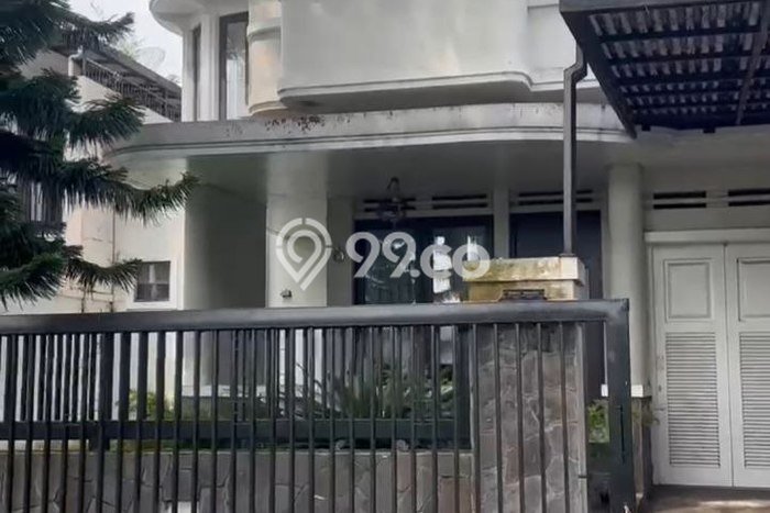 Rumah Asri di Kota Baru Parahyangan, Bandung, Luas 392m² LB 336m² Rumah Asri di Kota Baru Parahyangan, Bandung, Luas 392m² LB 336m²