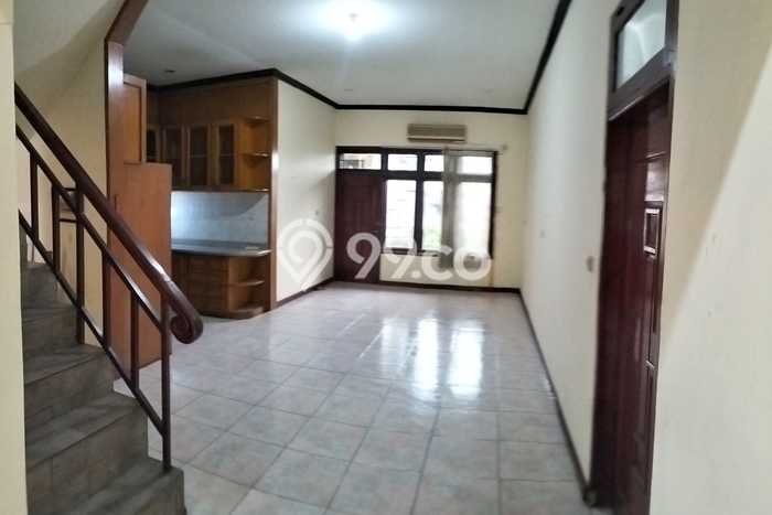 Rumah Elit Modern Tanpa Renovasi di Warung Buncit Jakarta Selatan Rumah Elit Modern Tanpa Renovasi di Warung Buncit Jakarta Selatan
