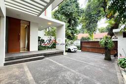 For Sale! Luxury House LT 674m2 Desain Modern di Kemang For Sale! Luxury House LT 674m2 Desain Modern di Kemang